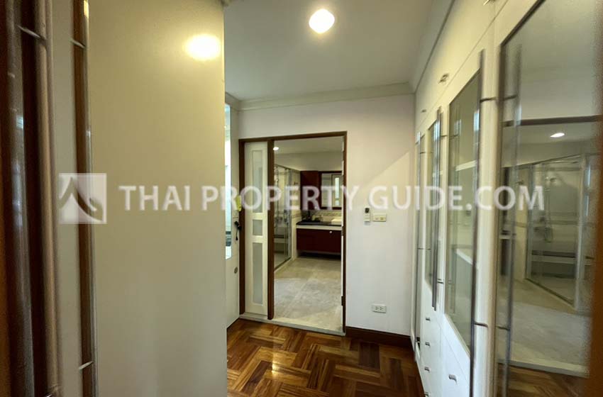 House with Shared Pool in Srinakarin 